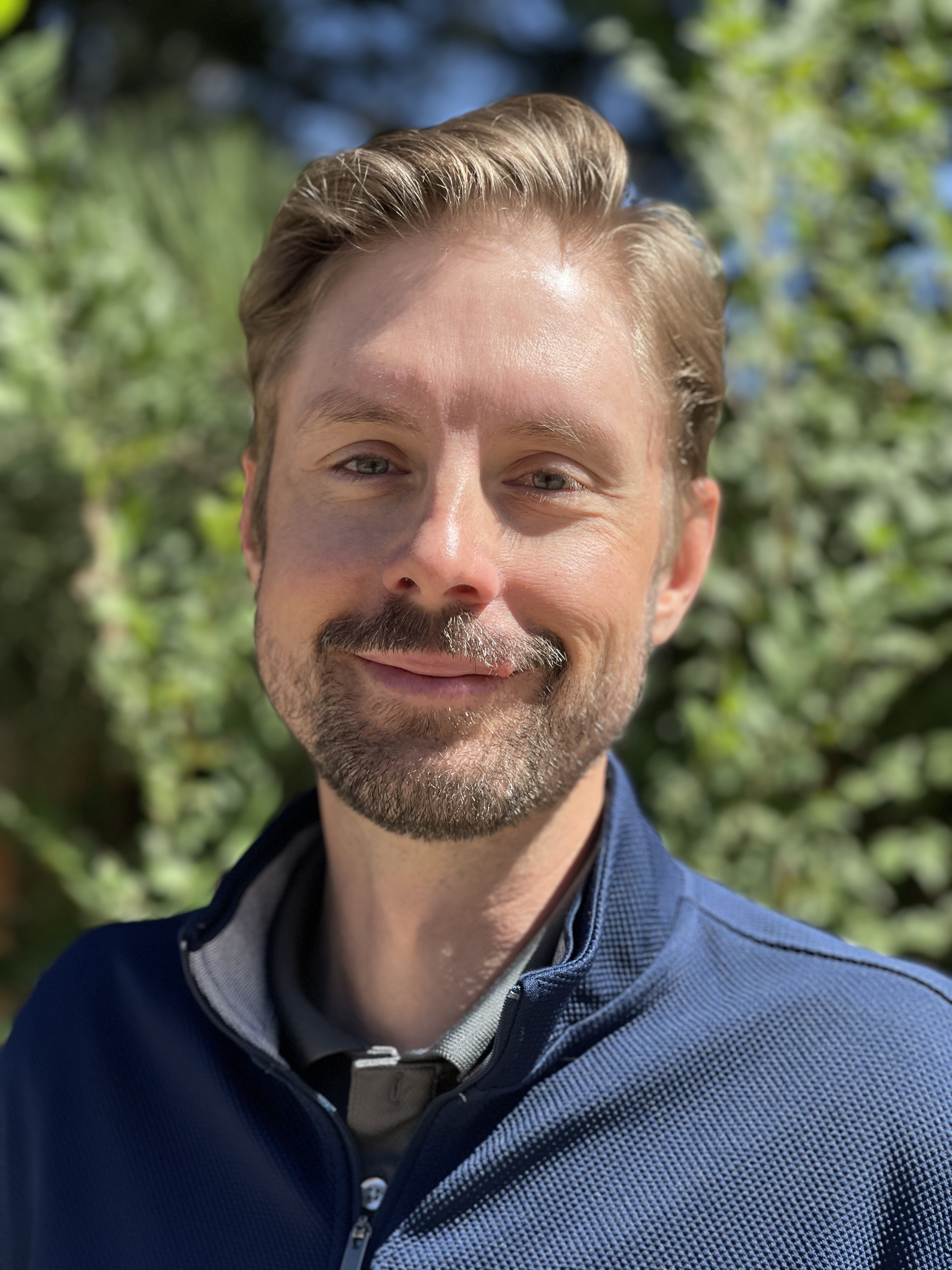 Davis Thode headshot